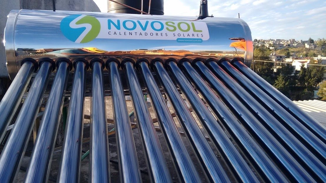 Calentador solar Novosol instalado en una azotea de la Ciudad de México